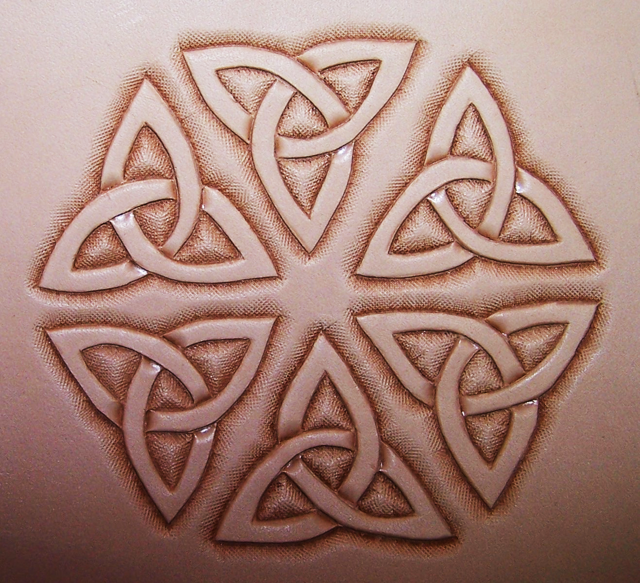 These knot patterns combine together to make more complex knot patterns, including hexagons.